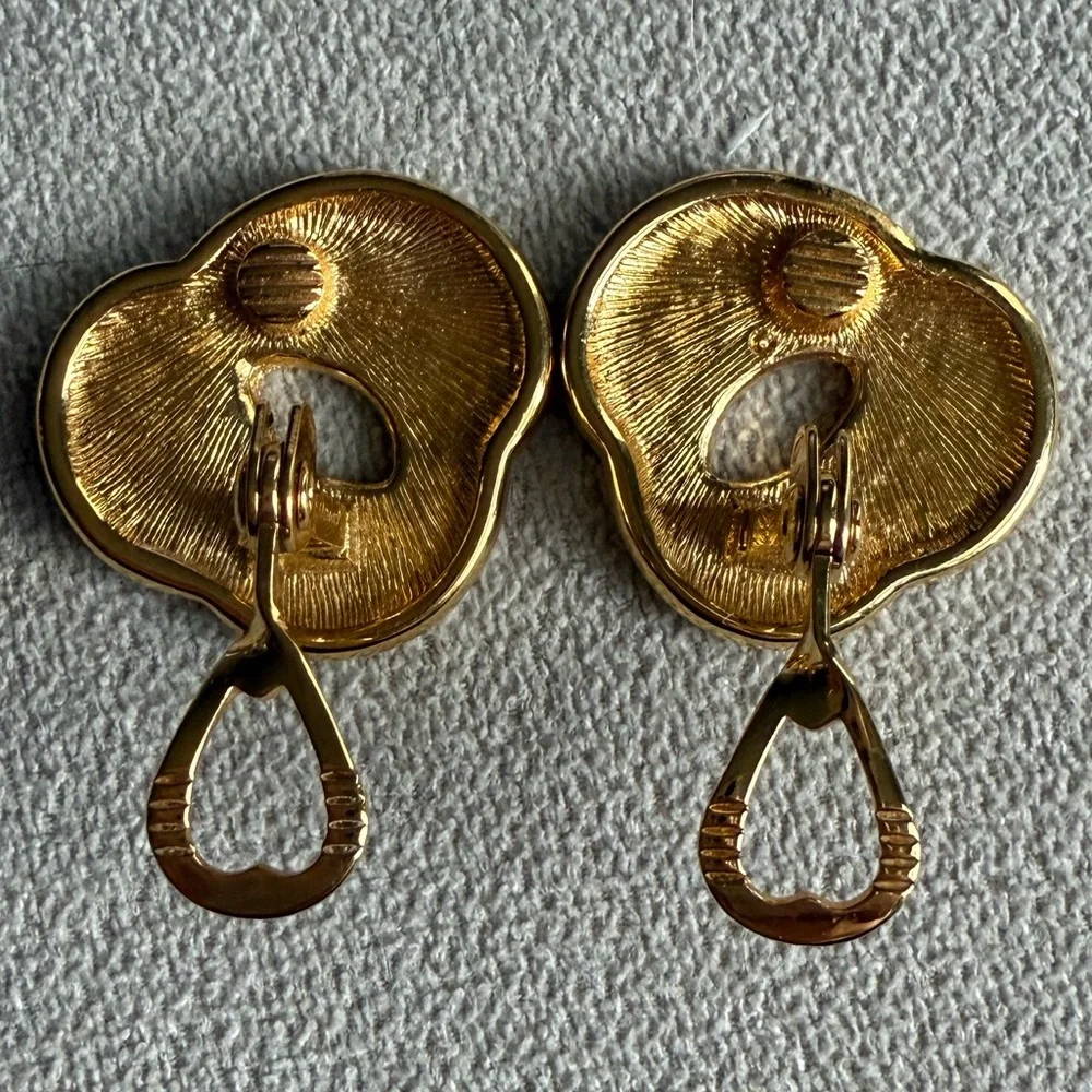 Vintage Monet White Enamel Swirl Clip-On Earrings – Gold Tone - Picture 3 of 8